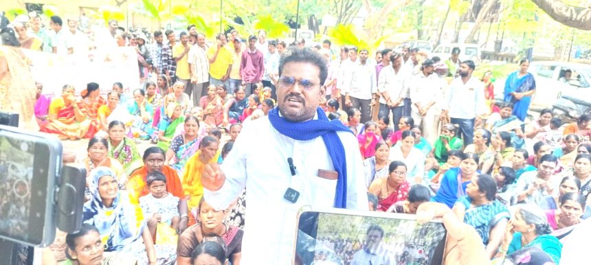 ಭೂ ಒಡೆತನ ಯೋಜನೆ ಅಡಿ ದರ ಸಮಿತಿ ರಚಿಸಿ ಭೂ ರೈತರಿಗೆ ಭೂಮಿ ನೀಡಿ ; ಸಿ ಆನಂದ್ ಕುಮಾರ್ ಕುಡುತಿನಿ ಒತ್ತಾಯ 