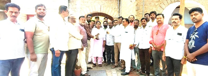 ಛಾಯಾಗ್ರಾಹಕರ ಮೇಲೆ ಹಲ್ಲೆಗೆ ಖಂಡನೆ ಛಾಯಾಗ್ರಾಹಕರ ಮೇಲೆ ಹಲ್ಲೆಗೆ ಖಂಡನೆ