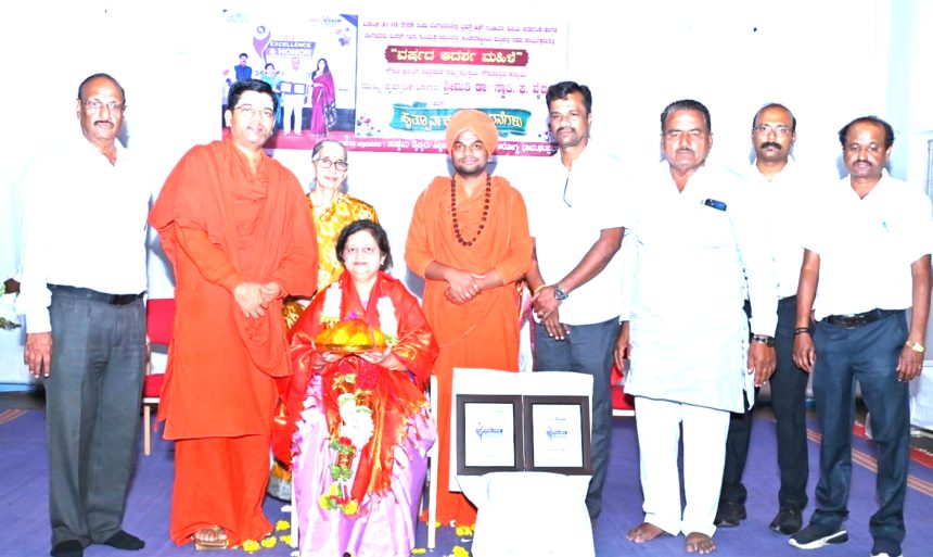 ಆದರ್ಶವಿಲ್ಲದೆ ಬದುಕಿದರೆ ಬದುಕಿಗೆ ಅವಮಾನ : ಡಾ. ಮಲ್ಲಿಕಾರ್ಜುನ ಮಹಾಸ್ವಾಮಿಗಳು