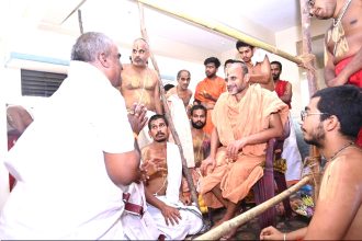 ಬಳ್ಳಾರಿಯಲ್ಲಿ ಉತ್ತರಾದಿ ಮಠ ಪೀಠಾಧಿಪತಿಯವರ ದರ್ಶನ: ಗಾಲಿ ಸೋಮಶೇಖರ್ ರೆಡ್ಡಿ ಆಶೀರ್ವಾದ ಸ್ವೀಕಾರ