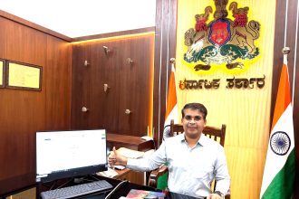 ಸ್ವಯಂ ಗಣತಿ: ಮಾಹಿತಿ ದಾಖಲಿಸಿದ ಅಪರ ಜಿಲ್ಲಾಧಿಕಾರಿ ಮಹಮ್ಮದ್ ಎನ್.ಝುಬೇರ್