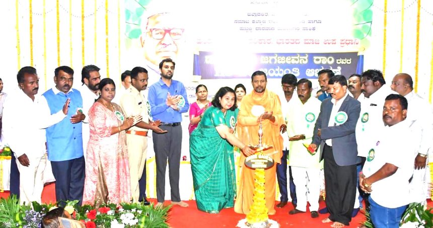 ಬಾಬು ಜಗಜೀವನ ರಾಂ ಅವರು ಸರಳ, ಸಜ್ಜನರಾಗಿ, ಸಮಾನತೆಗಾಗಿ ಹೋರಾಟ ಮಾಡಿದವರು: ಜನವಾಡ ಅಲ್ಲಮಪ್ರಭುಗಳ ಆಶ್ರಮದ ಪೂಜ್ಯ ಶ್ರೀ ಮಲ್ಲಿಕಾರ್ಜುನ ಸ್ವಾಮಿಗಳು ಬಾಬು ಜಗಜೀವನ ರಾಂ ಅವರು ಸರಳ, ಸಜ್ಜನರಾಗಿ, ಸಮಾನತೆಗಾಗಿ ಹೋರಾಟ ಮಾಡಿದವರು: ಜನವಾಡ ಅಲ್ಲಮಪ್ರಭುಗಳ ಆಶ್ರಮದ ಪೂಜ್ಯ ಶ್ರೀ ಮಲ್ಲಿಕಾರ್ಜುನ ಸ್ವಾಮಿಗಳು