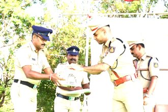 ಗದಗದಲ್ಲಿ ಪೊಲೀಸ್ ಧ್ವಜ ದಿನಾಚರಣೆ: ಸಮಾಜ ಸ್ವಾಸ್ಥ÷್ಯ ಕಾಪಾಡುವಲ್ಲಿ ಪೊಲೀಸರ ಪಾತ್ರ ಮಹತ್ವದ್ದು