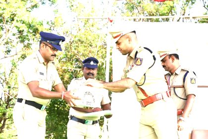 ಗದಗದಲ್ಲಿ ಪೊಲೀಸ್ ಧ್ವಜ ದಿನಾಚರಣೆ: ಸಮಾಜ ಸ್ವಾಸ್ಥ÷್ಯ ಕಾಪಾಡುವಲ್ಲಿ ಪೊಲೀಸರ ಪಾತ್ರ ಮಹತ್ವದ್ದು