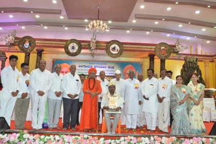 ಅಮೇರಿಕಾ, ಇಸ್ರೇಲ್ ಮತ್ತು ಇರಾನ್ ದೇಶಗಳಲ್ಲಿ ಶರಣ ತತ್ವಗಳು ಪಸರಿಸಿದರೆ ಯುದ್ಧಗಳು ನಡೆಯುತ್ತಿರಲಿಲ್ಲ : ಶ್ರೀಗಳು