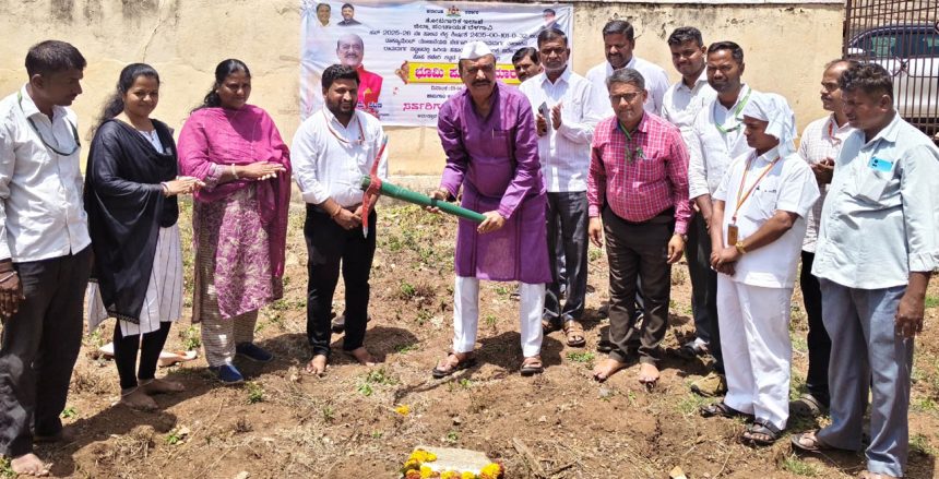 ಹಿರಿಯ ಸಹಾಯಕ ತೋಟಗಾರಿಕೆ ನಿರ್ದೇಶಕರ ಹೊಸ ಕಚೇರಿ ಕಟ್ಟಡ ನಿರ್ಮಾಣಕ್ಕೆ ಭೂಮಿ ಪೂಜೆ ಹಿರಿಯ ಸಹಾಯಕ ತೋಟಗಾರಿಕೆ ನಿರ್ದೇಶಕರ ಹೊಸ ಕಚೇರಿ ಕಟ್ಟಡ ನಿರ್ಮಾಣಕ್ಕೆ ಭೂಮಿ ಪೂಜೆ