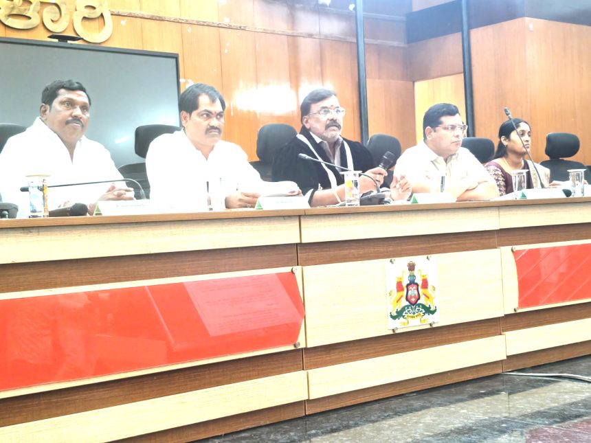 ಪಾಲಿಕೆ ಸದಸ್ಯರು, ಅಧಿಕಾರಿಗಳಿಂದ ಘನತ್ಯಾಜ್ಯ ನಿರ್ವಹಣೆ ಅಧ್ಯಯನಕ್ಕೆ ಇಂದೋರ್ ಪ್ರವಾಸ ಪಾಲಿಕೆ ಸದಸ್ಯರು, ಅಧಿಕಾರಿಗಳಿಂದ ಘನತ್ಯಾಜ್ಯ ನಿರ್ವಹಣೆ ಅಧ್ಯಯನಕ್ಕೆ ಇಂದೋರ್ ಪ್ರವಾಸ