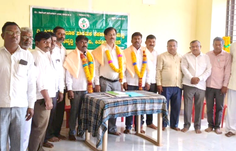 ಕೃಷಿ ಅಭಿವೃದ್ಧಿ ಬ್ಯಾಂಕ್ ಅಧ್ಯಕ್ಷರಾಗಿ ಬಸವರಾಜ ಮಾತನವರ ಅವಿರೋಧ ಆಯ್ಕೆ ಕೃಷಿ ಅಭಿವೃದ್ಧಿ ಬ್ಯಾಂಕ್ ಅಧ್ಯಕ್ಷರಾಗಿ ಬಸವರಾಜ ಮಾತನವರ ಅವಿರೋಧ ಆಯ್ಕೆ