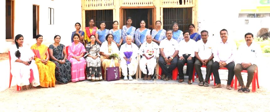 ಗದುಗಿನ ದುರ್ಗಾದೇವಿ ಶಿಕ್ಷಣ ಸಂಸ್ಥೆಗೆ ಮುದ್ದೇನಹಳ್ಳಿಯ ಪ್ರಶಾಂತಿ ಬಾಲಮಂದಿರದ ಟ್ರಸ್ಟಿಗಳು ಭೇಟಿ  ಬಾಲ್ಯದಲ್ಲಿ ಮಕ್ಕಳಿಗೆ ಮೌಲ್ಯಯುತವಾದ ಶಿಕ್ಷಣ ಅಗತ್ಯವಾಗಿದೆ : ಎಂ.ಎಸ್. ಸತ್ಯನಾರಾಯಣ