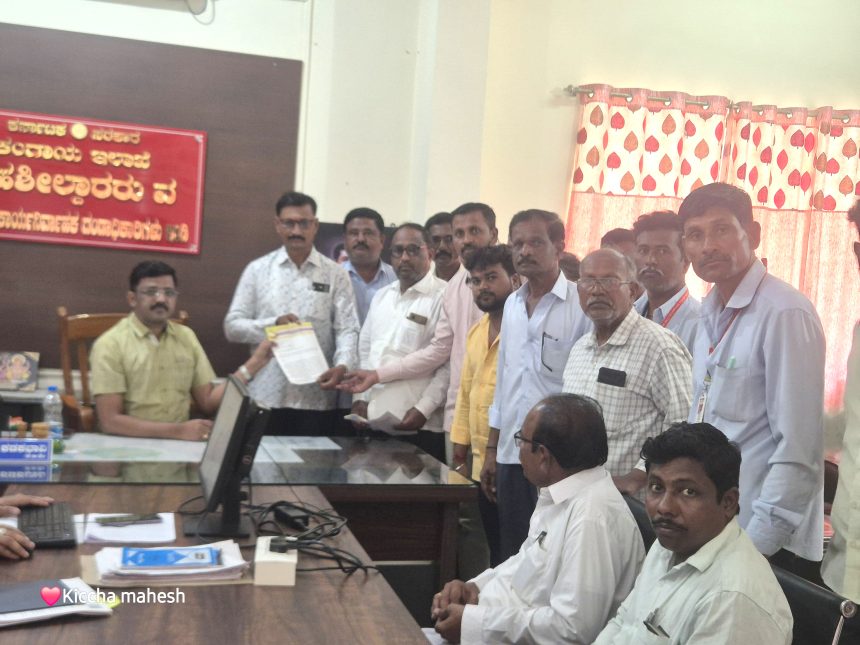 ಶಿವಶರಣ ಹಡಪದ ಅಪ್ಪಣ್ಣನವರ ಮೂರ್ತಿ ಪ್ರತಿಷ್ಠಾಪಿಸಲು ಒತ್ತಾಯ ಶಿವಶರಣ ಹಡಪದ ಅಪ್ಪಣ್ಣನವರ ಮೂರ್ತಿ ಪ್ರತಿಷ್ಠಾಪಿಸಲು ಒತ್ತಾಯ