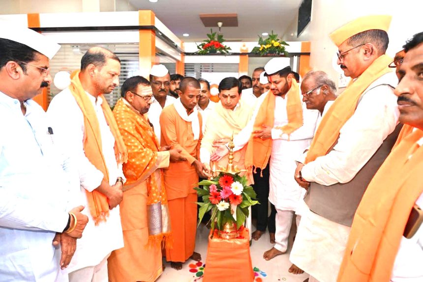 ಸಿದ್ದಸಿರಿ ಸಹಕಾರಿ ಸೌಹಾರ್ಧ ಶೀಘ್ರದಲ್ಲಿ ದೇಶದಲ್ಲಿಯೇ ಒಂದನೆಯ ಸ್ಥಾನಕ್ಕೆ ಬರಲಿದೆ : ಬಸನಗೌಡ ಪಾಟೀಲ ಸಿದ್ದಸಿರಿ ಸಹಕಾರಿ ಸೌಹಾರ್ಧ ಶೀಘ್ರದಲ್ಲಿ ದೇಶದಲ್ಲಿಯೇ ಒಂದನೆಯ ಸ್ಥಾನಕ್ಕೆ ಬರಲಿದೆ : ಬಸನಗೌಡ ಪಾಟೀಲ