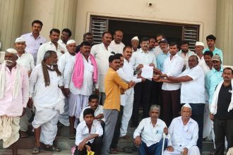 ಮಿರಗಿ ಗೋಳಸಾರ ಗ್ರಾಮದ ಹಳ್ಳಕ್ಕೆ ಕಾಲುವೆ ಮೂಲಕ ನೀರು ಹರಿಸಲು ಪ್ರತಿಭಟನೆ