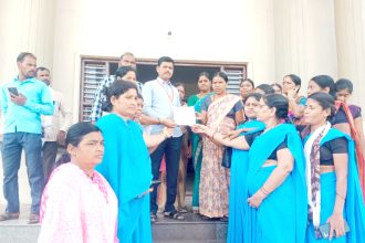 ವಿವಿಧ ಬೇಡಿಕೆ ಈಡೇರಿಕೆಗೆ ಆಗ್ರಹಿಸಿ ಹೊರಗುತ್ತಿಗೆ ನೌಕರರ ಪ್ರತಿಭಟನೆ