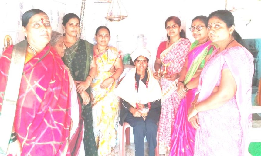 ಊರಿನ ಮೊದಲ ಲೇಡಿ ಪಿಎಸೈ ಗೆ ಊರಲ್ಲಿ ಸ್ವಾಗತ