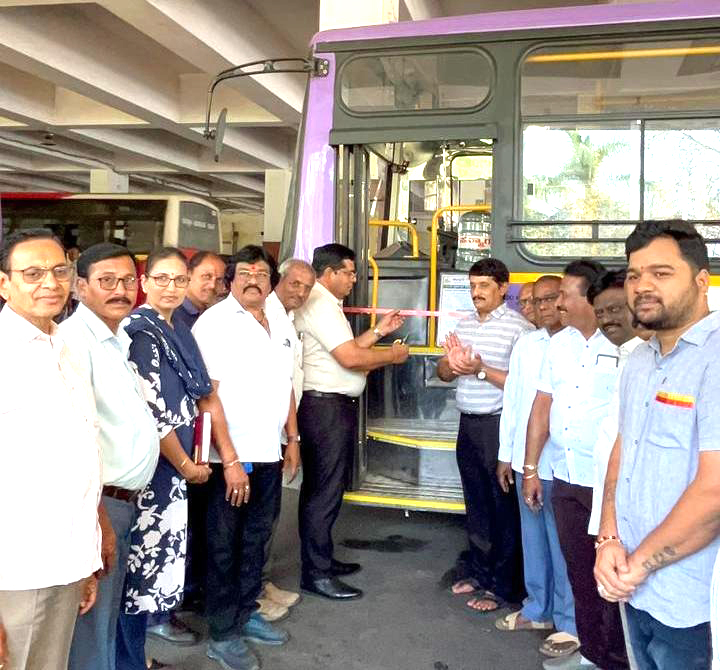 ಸನ್ಮಾರ್ಗ ಗೆಳೆಯರ ಬಳಗದಿಂದ ಸರ್ಕಾರಿ ಬಸ್ ಗಳಲ್ಲಿ ಕುಡಿಯುವ ನೀರು ಸನ್ಮಾರ್ಗ ಗೆಳೆಯರ ಬಳಗದಿಂದ ಸರ್ಕಾರಿ ಬಸ್ ಗಳಲ್ಲಿ ಕುಡಿಯುವ ನೀರು