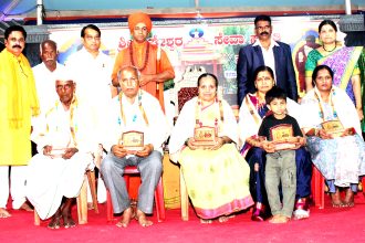 ವಿಘ್ನೇಶ್ವರ ಸಮಿತಿಯಿಂದ ಆಂಜನೇಯ ಸ್ವಾಮಿ ಜಯಂತಿ | ಬಸವರಾಜ ಶ್ರೀಗಳ ನುಡಿ ಮಕ್ಕಳಿಗೆ ನೈತಿಕ ಶಿಕ್ಷಣ, ವಾಸ್ತವಿಕ ಬದುಕಿನ ಚಿತ್ರಣ ಕೊಡಬೇಕು