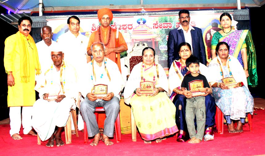 ವಿಘ್ನೇಶ್ವರ ಸಮಿತಿಯಿಂದ ಆಂಜನೇಯ ಸ್ವಾಮಿ ಜಯಂತಿ | ಬಸವರಾಜ ಶ್ರೀಗಳ ನುಡಿ ಮಕ್ಕಳಿಗೆ ನೈತಿಕ ಶಿಕ್ಷಣ, ವಾಸ್ತವಿಕ ಬದುಕಿನ ಚಿತ್ರಣ ಕೊಡಬೇಕು