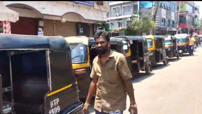 ಬಳ್ಳಾರಿ ಆಟೋ ಚಾಲಕರಿಗೆ ಎಲ್ಪಿಜಿ ಸಂಕಷ್ಟ: ಕಿಮೀ ಗಟ್ಟಲೇ ಕ್ಯೂ, ಬದುಕು ಅಸ್ತವ್ಯಸ್ತ ಬಳ್ಳಾರಿ ಆಟೋ ಚಾಲಕರಿಗೆ ಎಲ್ಪಿಜಿ ಸಂಕಷ್ಟ: ಕಿಮೀ ಗಟ್ಟಲೇ ಕ್ಯೂ, ಬದುಕು ಅಸ್ತವ್ಯಸ್ತ