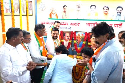 ಬಿಜೆಪಿ ಸ್ಥಾಪನಾ ದಿನ ಆಚರಿಸಿದ ಮಹಾನಗರ ಬಿಜೆಪಿ ಘಟಕ.