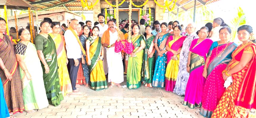 ರಾಮತೀರ್ಥ ನಗರ ರಹವಾಸಿಗಳಿಂದ ಹನುಮಾನ ಜಯಂತಿ ಪ್ರಯುಕ್ತ  ಮುತ್ತೈದೆಯರಿಂದ ತೋಟಿಲೋತ್ಸವ ಮೆರವಣಿಗೆ   ಶ್ರೀ ಹನುಮಂತನು ಸಾಟಿಯಿಲ್ಲದ ದೈಹಿಕ ಶಕ್ತಿ: ಸುರೇಶ ಯಾದವ್