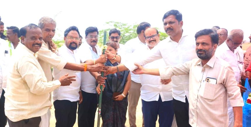 *ಬೈರದೇವನಹಳ್ಳಿ ಗ್ರಾಮದಲ್ಲಿ ಸಿಸಿ ರಸ್ತೆ ಕಾಮಗಾರಿಗೆ ಭೂಮಿ ಪೂಜೆ* 