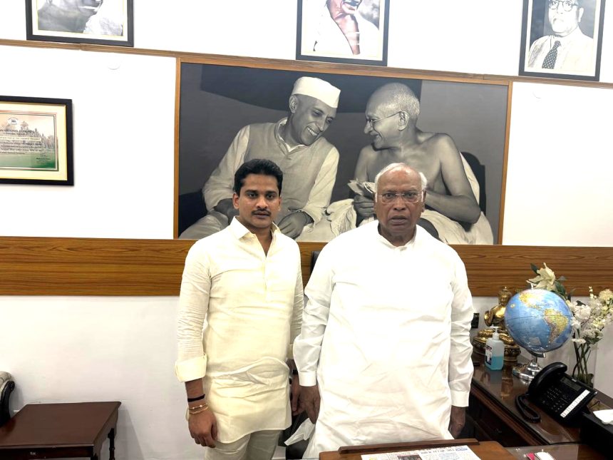 ಎಐಸಿಸಿ ಅಧ್ಯಕ್ಷರನ್ನು ಭೇಟಿ ಮಾಡಿದ ಶಾಸಕ ನಾರಾ ಭರತ್ ರೆಡ್ಡಿ ಎಐಸಿಸಿ ಅಧ್ಯಕ್ಷರನ್ನು ಭೇಟಿ ಮಾಡಿದ ಶಾಸಕ ನಾರಾ ಭರತ್ ರೆಡ್ಡಿ