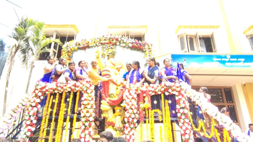 ಡಿಎಸ್ಎಸ್ ಮಹಿಳಾ ಘಟಕದ ವತಿಯಿಂದ 135ನೇ  ಅಂಬೇಡ್ಕರ್  ಜಯಂತಿ