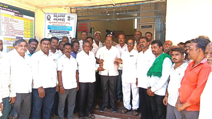 ಸ್ಮಶಾನ ಭೂಮಿ ಒತ್ತುವರಿ ತೆರವುಗೊಳಿಸುವಂತೆ ಆಗ್ರಹಿಸಿ ಪ್ರತಿಭಟನೆ