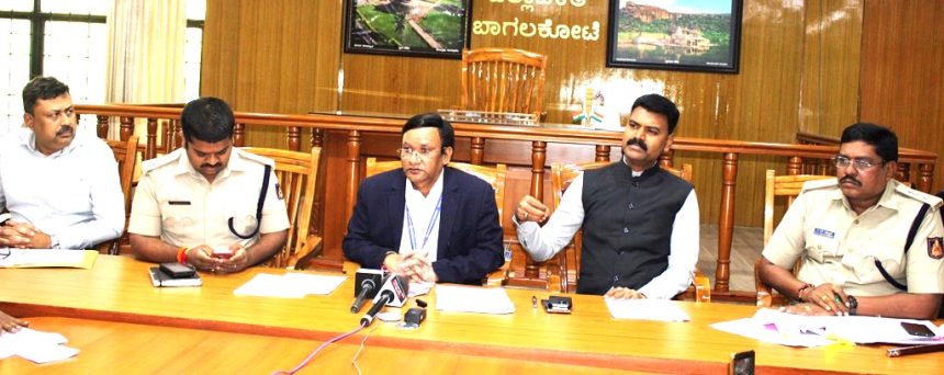 ಮತಕ್ಷೇತ್ರದಲ್ಲಿ ೨.೫೯ ಲಕ್ಷ ಮತದಾರರು | ೩೨೨ ಮತಗಟ್ಟೆ ಸ್ಥಾಪನೆ ಮತದಾನಕ್ಕೆ ಸಕಲ ಸಿದ್ದತೆ : ಡಿಸಿ ಸಂಗಪ್ಪ ಮತಕ್ಷೇತ್ರದಲ್ಲಿ ೨.೫೯ ಲಕ್ಷ ಮತದಾರರು | ೩೨೨ ಮತಗಟ್ಟೆ ಸ್ಥಾಪನೆ ಮತದಾನಕ್ಕೆ ಸಕಲ ಸಿದ್ದತೆ : ಡಿಸಿ ಸಂಗಪ್ಪ