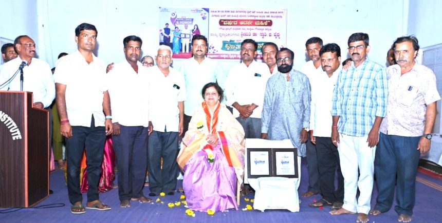 ‘ ವರ್ಷದ ಆದರ್ಶ ಮಹಿಳೆ’ ಡಾ, ಸ್ವಾತಿ ವೈದ್ಯ ಅವರಿಗೆ ಸನ್ಮಾನ. ‘ ವರ್ಷದ ಆದರ್ಶ ಮಹಿಳೆ’ ಡಾ, ಸ್ವಾತಿ ವೈದ್ಯ ಅವರಿಗೆ ಸನ್ಮಾನ.