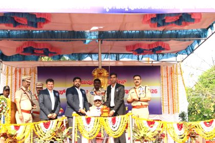 ಜಿಲ್ಲಾ ಪೊಲೀಸ್ ಕಲ್ಯಾಣ ಹಾಗೂ ಧ್ವಜ ದಿನಾಚರಣೆ ಪೊಲೀಸರು ನೊಂದವರ ಭರವಸೆಯ ಆಶಾಕಿರಣ ಸಮಾಜದಲ್ಲಿ ಶಾಂತಿ, ಸುವ್ಯವಸ್ಥೆಗೆ ಹಗಲಿರುಳು ಶ್ರಮಿಸುವ ಪೊಲೀಸರ ಕಾರ್ಯ ಅನನ್ಯ: ಜಿಲ್ಲಾಧಿಕಾರಿ ಡಾ.ಆನಂದ ಕೆ.