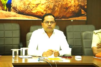 ಸ್ವಯಂ ಗಣತಿ: ಮಾಹಿತಿ ದಾಖಲಿಸಿದ ಜಿಲ್ಲಾಧಿಕಾರಿ ನಾಗೇಂದ್ರ ಪ್ರಸಾದ್.ಕೆ