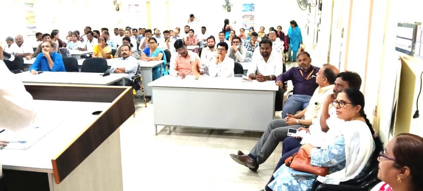 ಜಿಲ್ಲಾ ಆರೋಗ್ಯ ಇಲಾಖೆ ಸಿಬ್ಬಂದಿಗೆ ‘ಜನಗಣತಿ 2027′ ಸ್ವಯಂ-ಗಣತಿ ತರಬೇತಿ ಕಾರ್ಯಾಗಾರ ಜಿಲ್ಲಾ ಆರೋಗ್ಯ ಇಲಾಖೆ ಸಿಬ್ಬಂದಿಗೆ ‘ಜನಗಣತಿ 2027′ ಸ್ವಯಂ-ಗಣತಿ ತರಬೇತಿ ಕಾರ್ಯಾಗಾರ