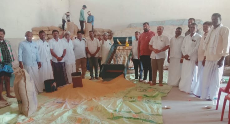 ಹಂಚಿನಾಳ ಕ್ಯಾಂಪ್ ನಲ್ಲಿ ಸಹಕಾರ ಸಂಘದ ಸಹಯೋಗದಲ್ಲಿ ನೂತನ ಜೋಳ ಖರೀದಿ ಕೇಂದ್ರ ಪ್ರಾರಂಭ ಹಂಚಿನಾಳ ಕ್ಯಾಂಪ್ ನಲ್ಲಿ ಸಹಕಾರ ಸಂಘದ ಸಹಯೋಗದಲ್ಲಿ ನೂತನ ಜೋಳ ಖರೀದಿ ಕೇಂದ್ರ ಪ್ರಾರಂಭ