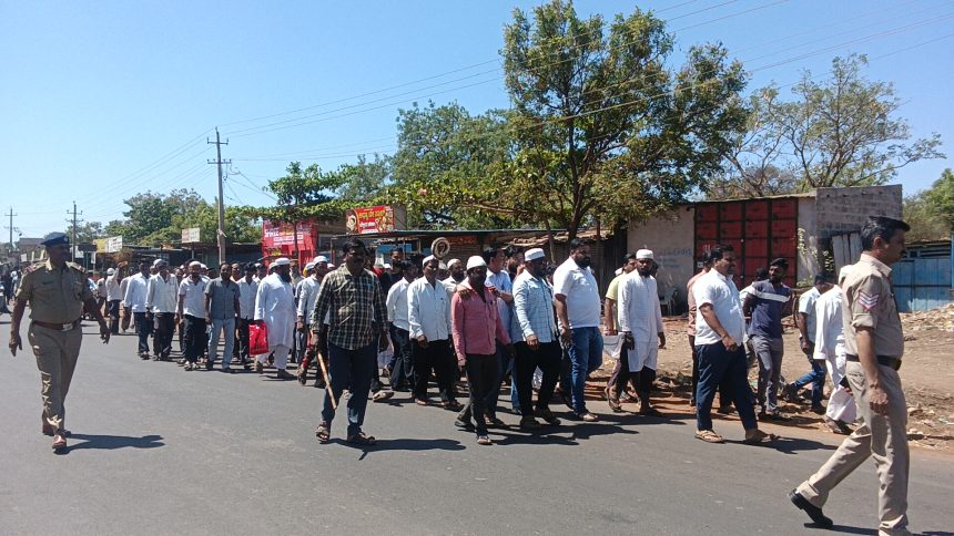 ಬಾಬಾಬುಡನ್ ಶಾವಲಿ ದರ್ಗಾ ಟ್ರಸ್ಟ್ ಕಮೀಟಿ ಜಮೀನಿನ ಕ್ಷೇತ್ರದ ತಿದ್ದುಪಡಿಮಾಡಿದ್ದು ಹಿಂಪಡೆಯುವಂತೆ ಆಗ್ರಹಿಸಿ ಪ್ರತಿಭಟನೆ