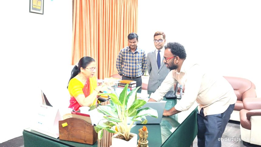 ಜನಗಣತಿ ಅಭಿಯಾನ: ಜಿಲ್ಲಾ ನ್ಯಾಯಾಧೀಶೆ ಕೆ.ಜಿ. ಶಾಂತಿ ಅವರಿಂದ ಸ್ವಯಂ ಗಣತಿ ಜನಗಣತಿ ಅಭಿಯಾನ: ಜಿಲ್ಲಾ ನ್ಯಾಯಾಧೀಶೆ ಕೆ.ಜಿ. ಶಾಂತಿ ಅವರಿಂದ ಸ್ವಯಂ ಗಣತಿ