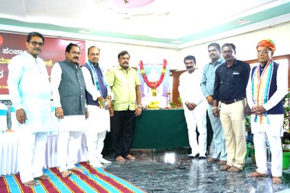 ಬಳ್ಳಾರಿಯಲ್ಲಿ ಸಂಭ್ರಮದ ಭಗವಾನ್ ಮಹಾವೀರ ಜಯಂತ್ಯೋತ್ಸವ ಭಗವಾನ್ ಮಹಾವೀರರ ತತ್ವಗಳು ಸಮಾಜಕ್ಕೆ ದಾರಿದೀಪ: ಲಿಡ್ಕರ್ ಅಧ್ಯಕ್ಷ ಮುಂಡರಗಿ ನಾಗರಾಜ