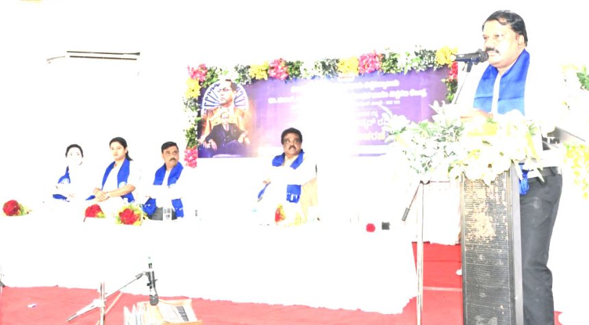 ವಿಎಸ್‌ಕೆ ವಿವಿ: ಡಾ.ಬಿ.ಆರ್ ಅಂಬೇಡ್ಕರ್ 135ನೇ ಜಯಂತಿ ಭೌತಿಕ ಆಸ್ತಿಗಿಂತ ಬೌದ್ಧಿಕ ಆಸ್ತಿಗಳ ಕೊಡುಗೆ: ಪ್ರೊ.ದಳವಾಯಿ