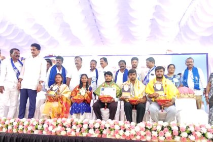 ರಸಪ್ರಶ್ನೆ ಸ್ಫರ್ಧೆ: ವಿಶ್ರೀಕೃ ವಿವಿಯ ವಿದ್ಯಾರ್ಥಿಗಳಿಗೆ ಬಹುಮಾನ ವಿತರಣೆ